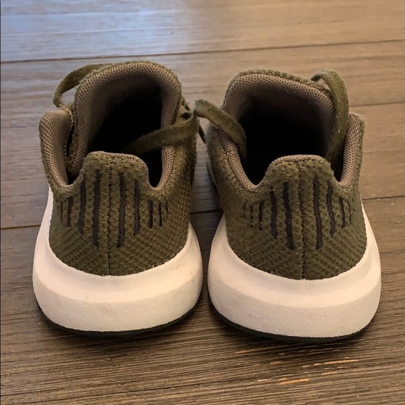 Sold !Toddler size 9 Adidas - Picture 4 of 4